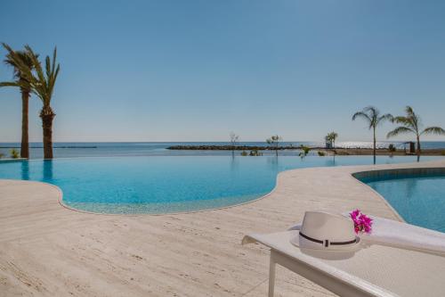 Swimmingpool, Lebay Beach Hotel in Larnaca