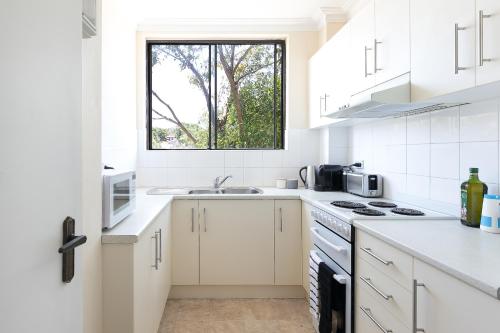 Stay in the heart of Randwick with style - image 2