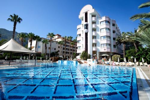 12086039 Hotel Aqua