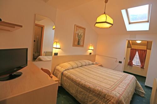 Hotel Alaska - image 9