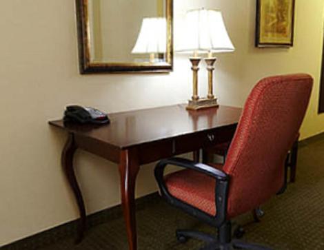 Holiday Inn Express & Suites Lexington North West-The Vineyard, an IHG Hotel