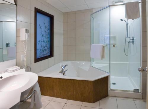 Hotel & Suites Le Dauphin Drummondville