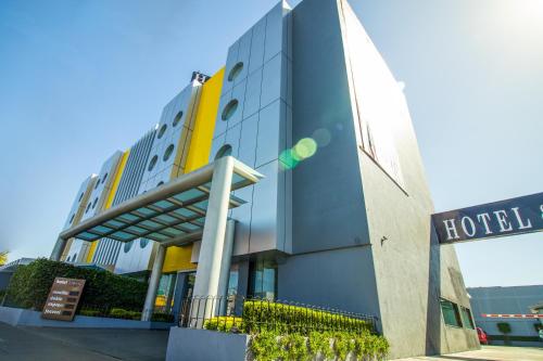 Exterior view of Hotel Atenas Plaza