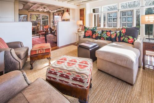 1 Bedroom - 5 Min. Walk to Canyon Rd. - El Caminito - main image