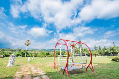 Shangri Longluan Lake One B&B Kenting