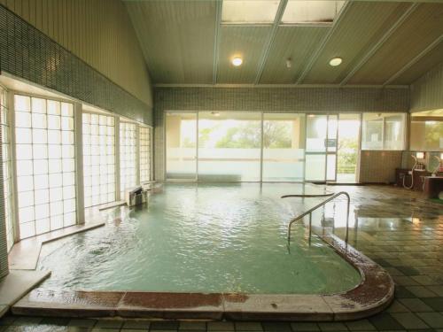 Shimoda Itoen Hotel Hanamisaki Ideally located in the Shimoda area, Shimoda Itoen Hotel Hanamisaki promises a relaxing and wonderful visit. The property offers guests a range of services and amenities designed to provide comfort an
