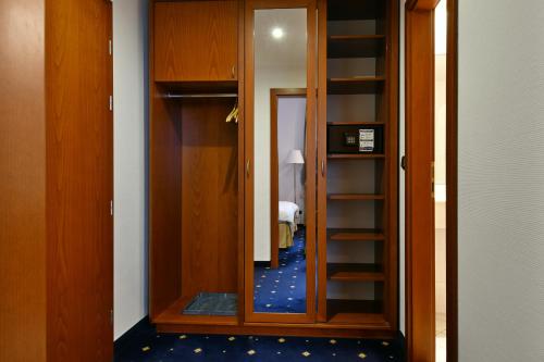 Hotel Coronet - image 11