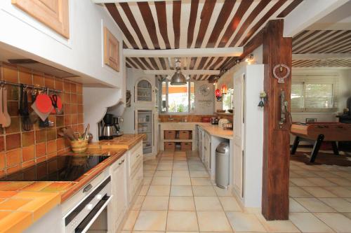 Charm in Provence - image 6