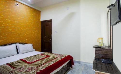 Hotel Hari Home Ideally located in the Lake City area, Hotel Hari Home promises a relaxing and wonderful visit. The property features a wide range of facilities to make your stay a pleasant experience. Service-minded