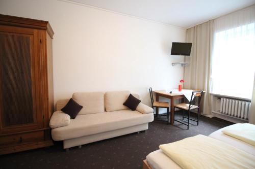 Double Room with Shower (Shared WC) image 10