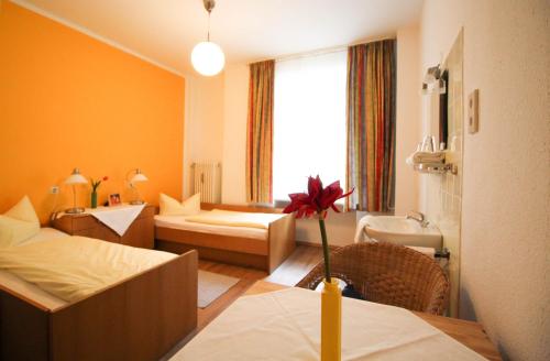 Pension/Guesthouse am Hauptbahnhof Room Type - Standard Double Room with Shared Bathroom