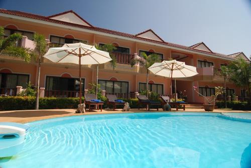 Exterior view, Lanta Seafront Resort in Klong Nin Beach