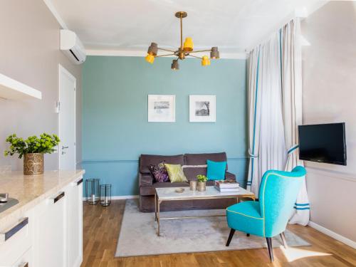  Appartamento Comfort con 1 Camera da Letto, Balcone e Vista Mare Parziale