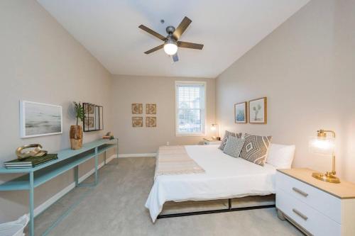 

Hillsboro Village Hideaway