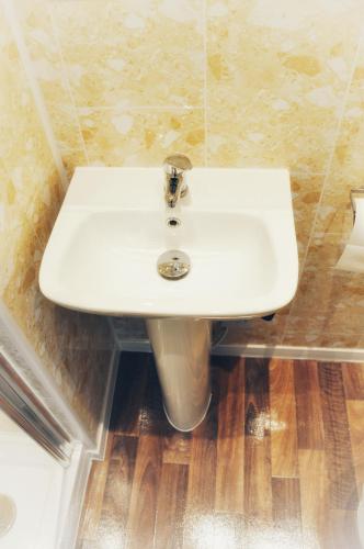 The Carlton Hotel - image 12
