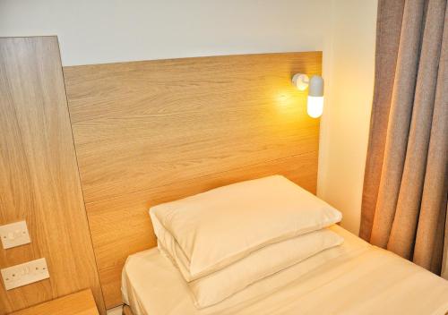 The Carlton Hotel - image 11