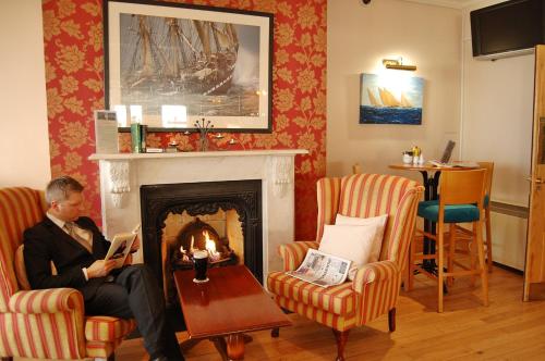 Bar/ Salón, WatersEdge Hotel in Cobh