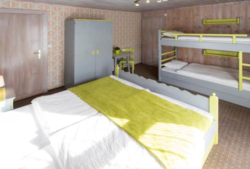 Quadruple Room image 10