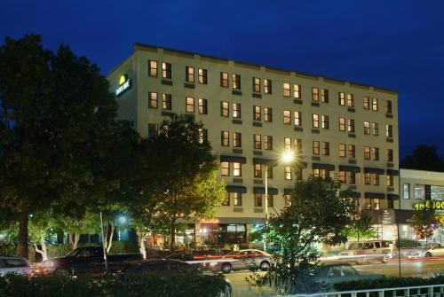 Days Inn by Wyndham Washington DC/Connecticut Avenue - image 2