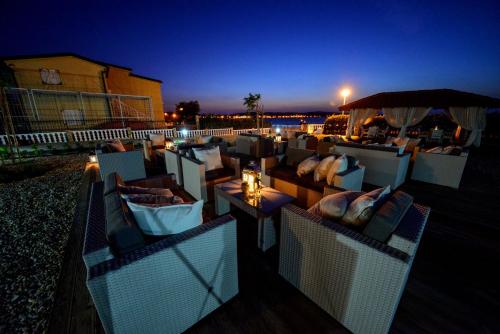 Sunset Deluxe Apartments