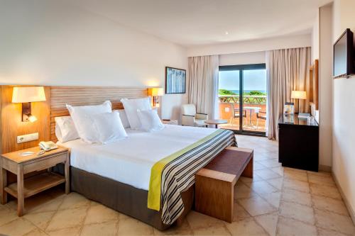 โรงแรมบาร์เซโลปุนตาอุมเบรียบีชรีสอร์ท (Barcelo Punta Umbria Beach Resort) in ปุนตา อุมเบรีย