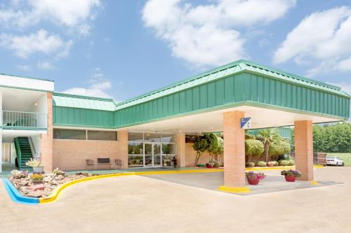 Super 8 by Wyndham Hope - image 10
