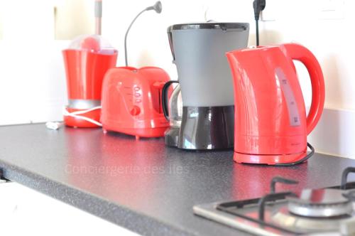 Facilities, Petit havre de paix - Piscine et plage a pied in Mare Gaillard