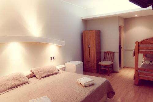 Standard Quadruple Room image 6