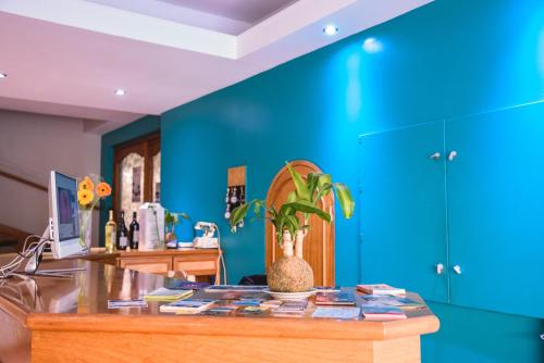 Hotellet från utsidan, San Rafael Group Hotel in San Rafael