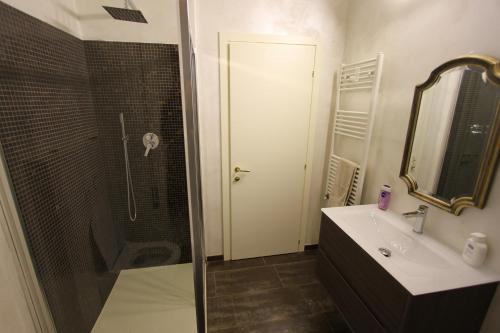 Romeo & Juliet Non-Hotel Room Type - Superior Queen Room with Shared Bathroom Romeo & Juliet Non-Hotel Room Type - Superior Queen Room with Shared Bathroom