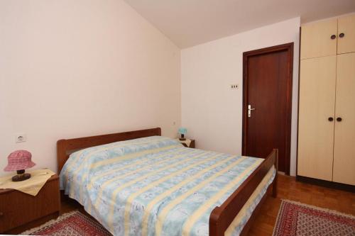 Apartments by the sea Tisno, Murter - 5142