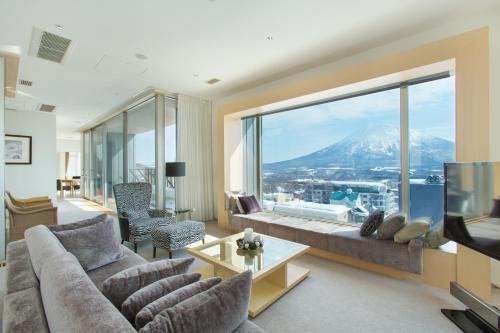 Penthouse with Mt. Yotei View