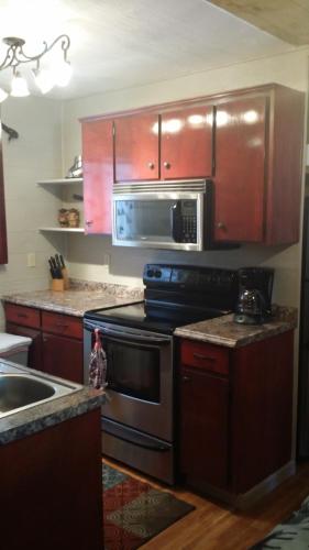 Kitchen, Greer Point Trails End Cabins in Greer (AZ)