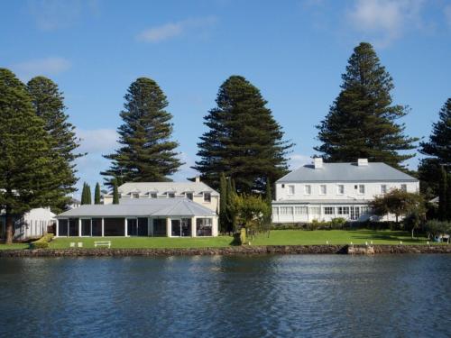Douglas Riverside