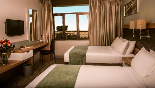Garden Court Umhlanga Garden Court Umhlanga is a popular choice amongst travelers in Durban, whether exploring or just passing through. The property has everything you need for a comfortable stay. Service-minded staff will