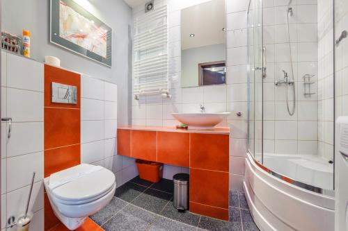 One-Bedroom Apartment image 3