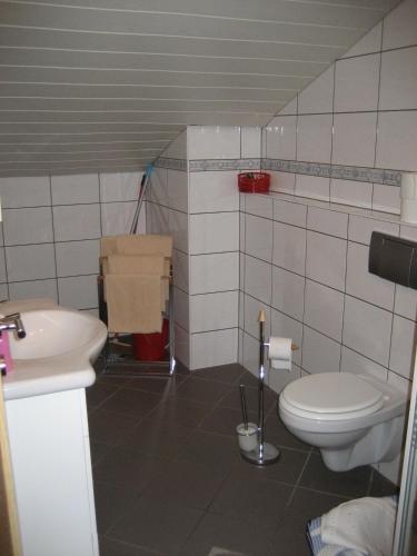2 bedrooms, 3 beds