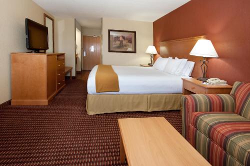 Holiday Inn Express Hotel & Suites Raton, an IHG Hotel