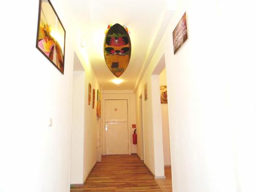 Hostel 199 - image 5