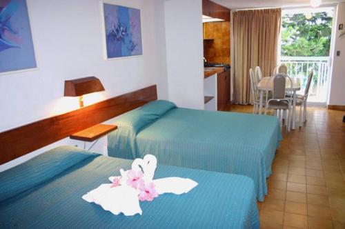 Alba Suites Acapulco Alba Suites Acapulco is perfectly located for both business and leisure guests in Acapulco. Both business travelers and tourists can enjoy the hotels facilities and services. To be found at the hotel