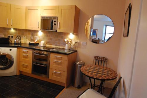 кухня, Stornoway Apartment in Сторновей