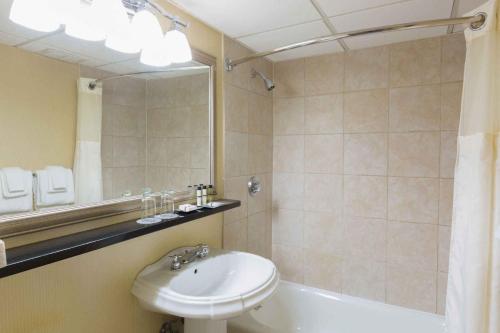 Wyndham Garden Hotel Newark Airport - main image