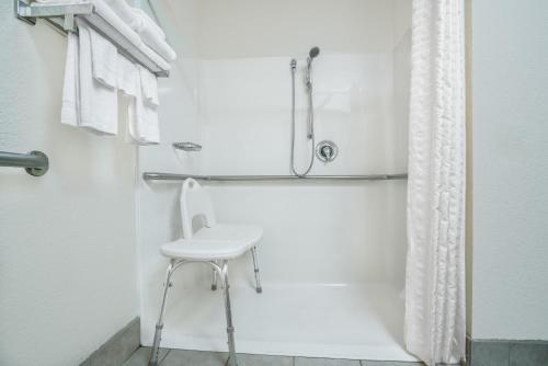 Microtel Inn & Suites Tomah - image 10