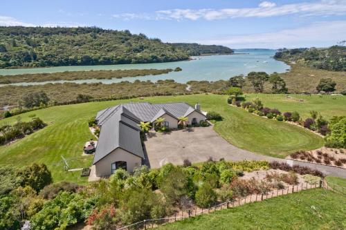 Okura River Estate Getaway - Accommodation - Auckland