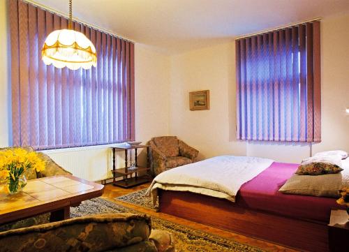 1 queen bed