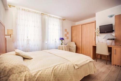 1 queen bed