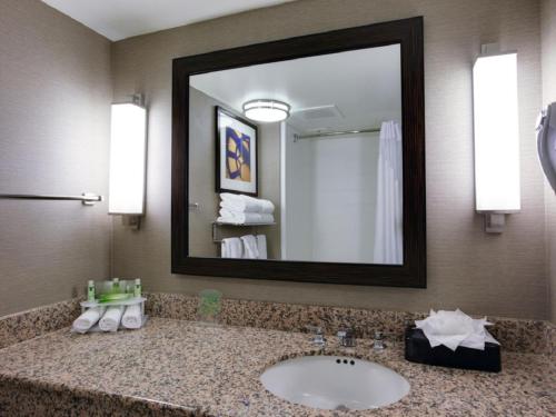 Holiday Inn Express Hotel & Suites Meadowlands Area, an IHG Hotel