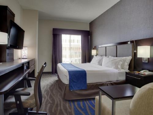 Holiday Inn Express Hotel & Suites Meadowlands Area, an IHG Hotel