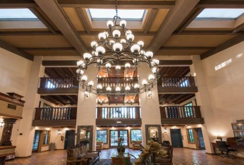 Vanllee Hotel - image 8