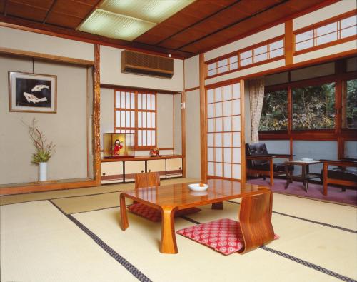 Large Japanese Style Room